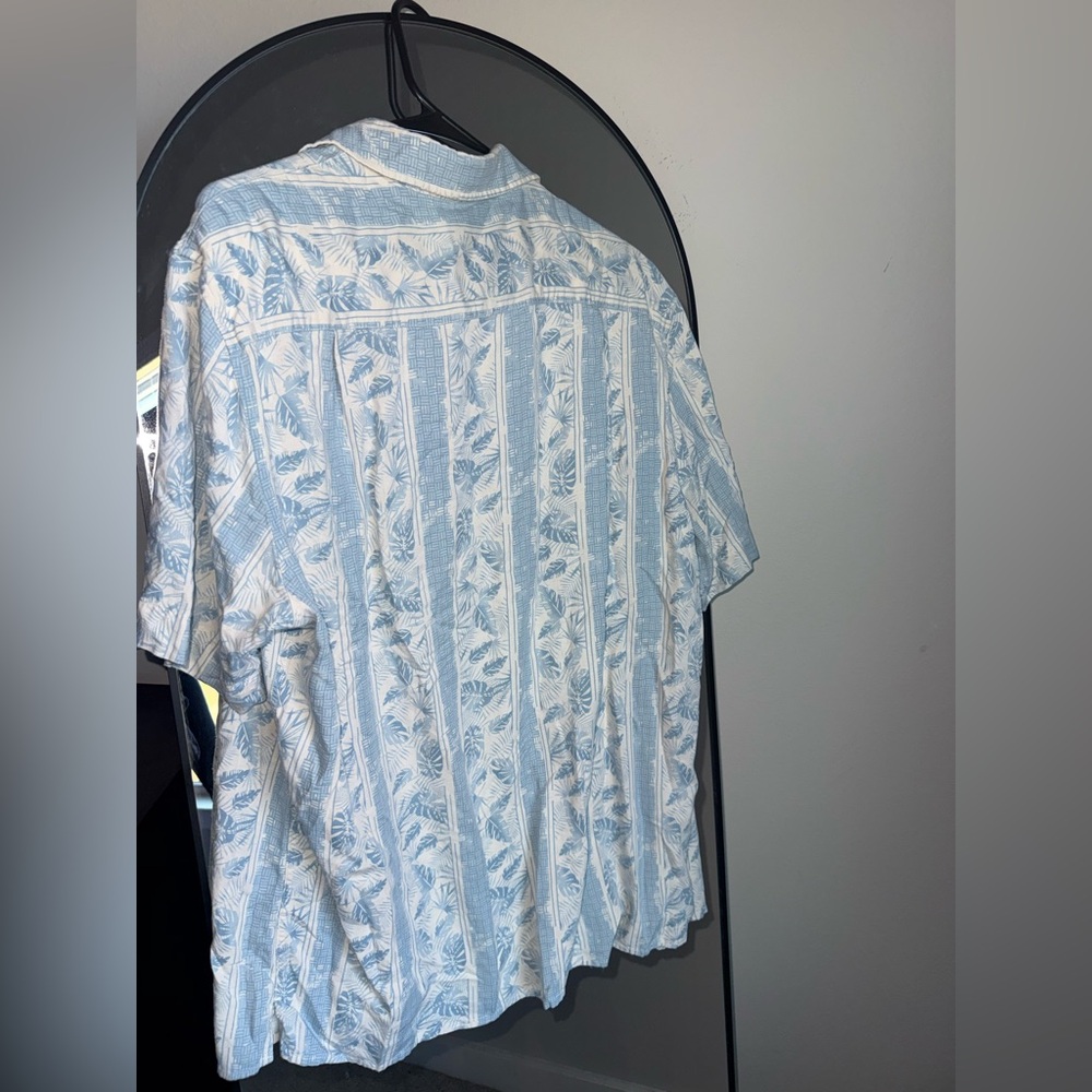 Vintage Silk Circa 1969 Light Blue Tropical Print Button Down Shirt Size Large - Picture 4 of 5